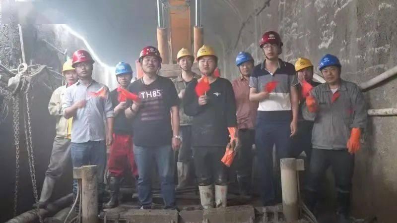 老公太直男了怎么办？我以前觉得还挺好的，可我现在真的羡慕别人的男人那么会浪漫